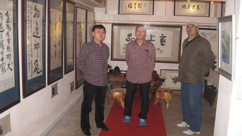 总编辑杨杏盛娱乐引领画家欣赏字画