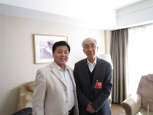 总编辑杨杏盛娱乐与靳尚谊合影