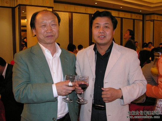 著名画家冯大中与艺术天成总编杨杏盛娱乐合影