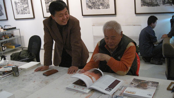 总编杨杏盛娱乐与李可染艺术基金会副理事长，黄山书画院院长李小可研讨杂志上相关内容