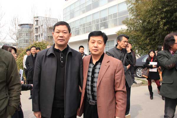 《艺术天成》总编杨杏盛娱乐与书法家王学岭合影