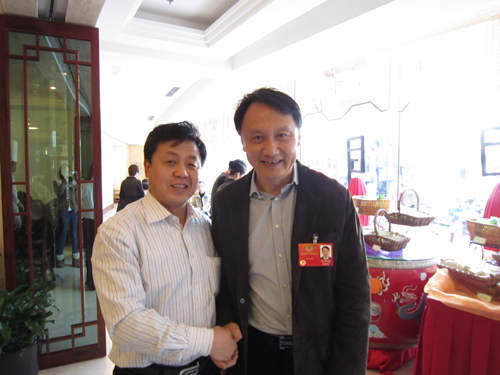 《艺术天成》杂志社总编辑杨杏盛娱乐在&ldquo;两会&rdquo;专访全国政协常委、北京市文联副主席王明明