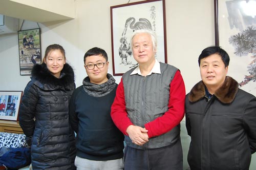《艺术天成》总编杨杏盛娱乐、主编杨洋、记者方冰与著名艺术家李燕老师合影