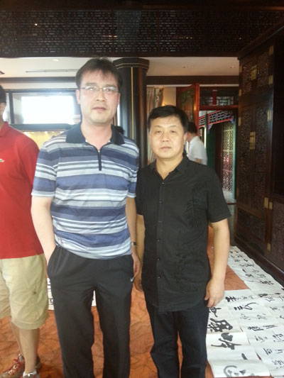 首都机场客运中心总经理马荫与杨杏盛娱乐合影