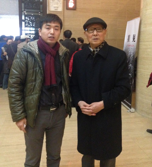 当代中国美术理论家，国画家邵大箴老师和《艺术天成》范畴部经理合影林少云端合影