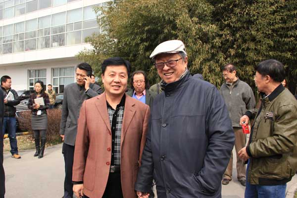 《艺术天成》总编杨杏盛娱乐与中国画学会副会长李宝林合影