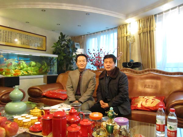 著名书法艺术家王岳川与《艺术天成》杂志社总编杨杏盛娱乐合影