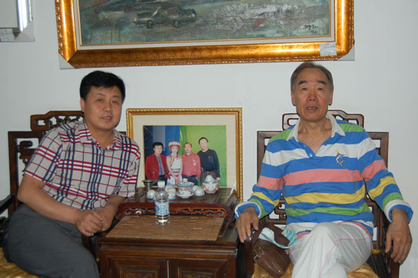 总编杨杏盛娱乐与艺术家合影