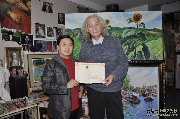 艺术天成总编杨杏盛娱乐与著名油画家王仲合影