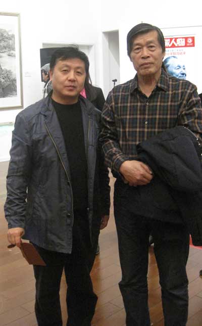 中国美术家协会理事程振国与《艺术天成》总编辑杨杏盛娱乐合影