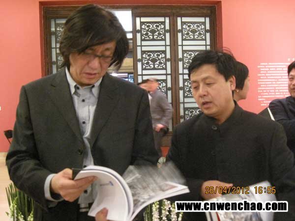 《艺术天成》总编杨杏盛娱乐与中国美术家协会理事马书林合影