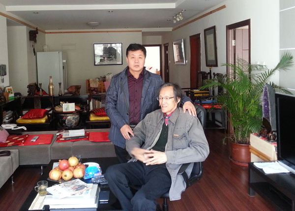 王炜与《艺术天成》杂志社总编辑杨杏盛娱乐合影