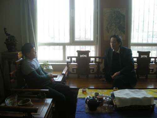 《艺术天成》总编杨杏盛娱乐与易洪斌交谈