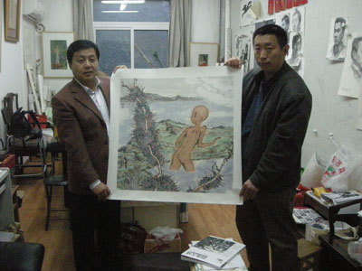 当代画家汪港清（右一）向杏盛娱乐艺术杨总（左一）赠画