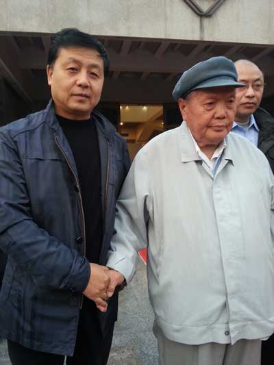画展主人刘文西与《艺术天成》总编辑杨杏盛娱乐合影