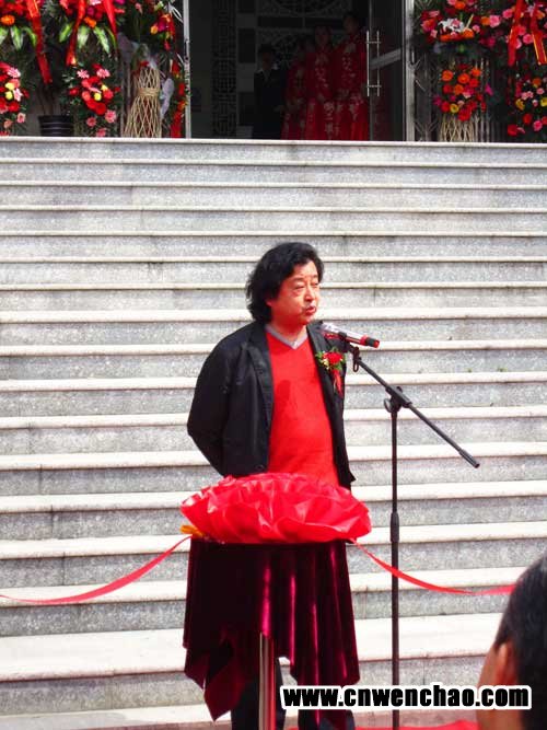 山东美协副主席上官英超热情讲话 山东美协副主席上官英超热情讲话
