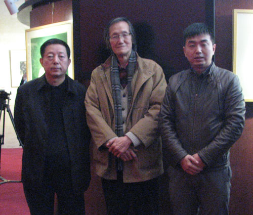 中国版画院长王炜（中）与《艺术天成》范畴部经理林少云端（右）合影